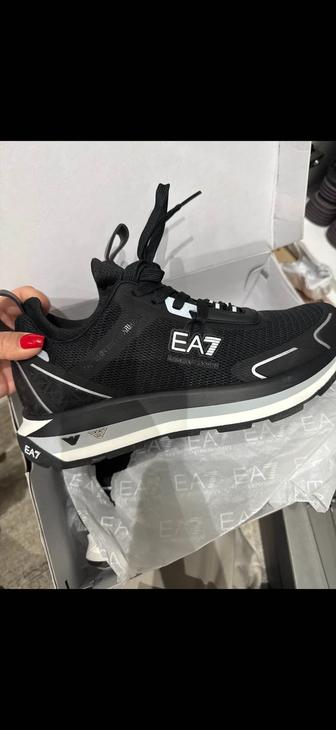 новые кроссы ЕА7 оригинал