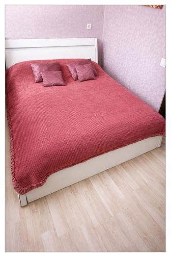 Продам двуспальную кровать с матрасом (торг!)