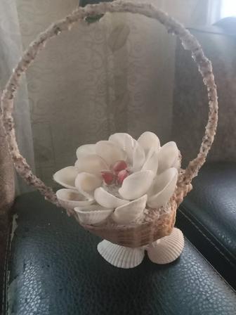 Вазочка из ракушек.