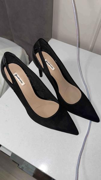 Продам туфли Stradivarius