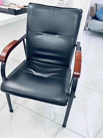 Офисное кресло