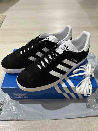 Новые Adidas Gazelle (42,5-43)