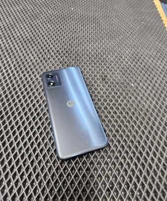 Motorolla e13 смартфон, отличном состоянии.