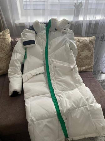 Продам белую зимнюю куртку