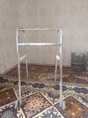 Ходунок с колесами