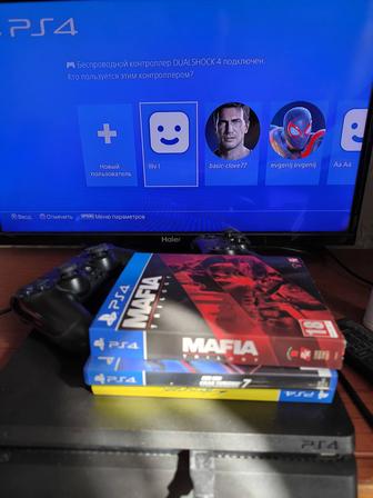 Продам приставку Sony плейстейшен 4