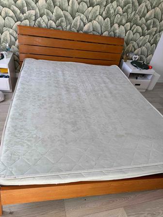 Кровать двухспальная с матрасом