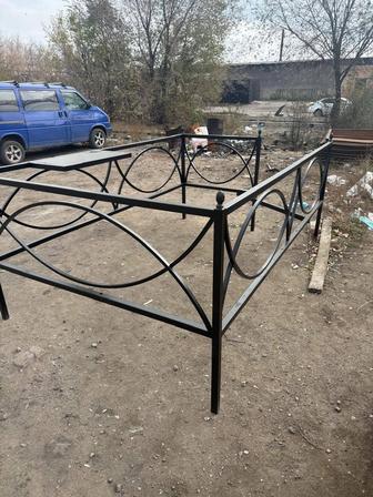 Металлические оградки на кладбище / Loft / Изготовление