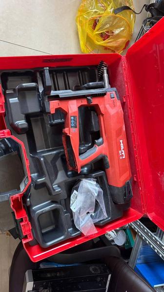 Аккумуляторный монтажный пистолет хилти