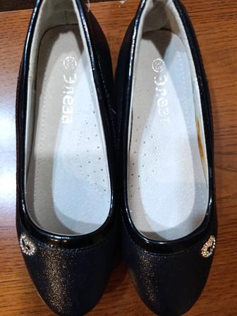 Отдам даром туфли для девочки