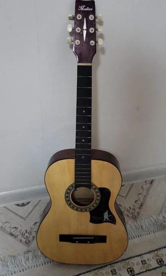 Продам акустическую гитару