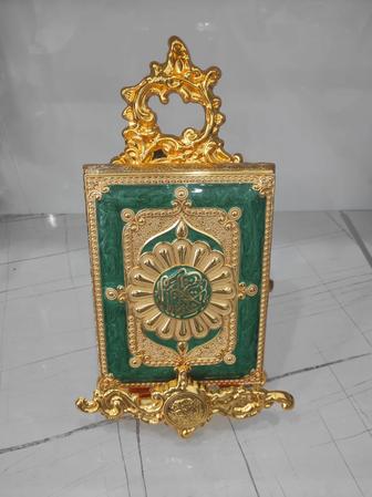 декоративная металлическая шкатулка или коробка для Корана с подставкой