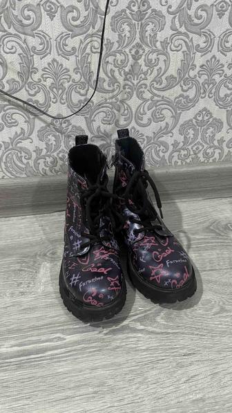 Продам ботинки демисезонные 37 р.