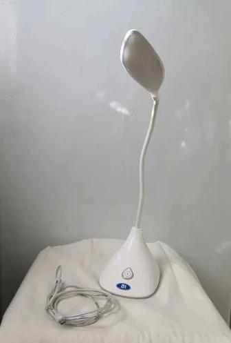 ПРОДАМ ДЁШЕВО лампу настольную, компактную, переносную, бу