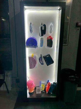 Продается торговая витрина для аксессуаров