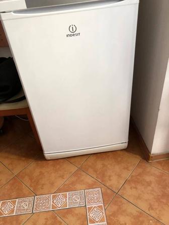Срочно продаю морозильную камеру индезид