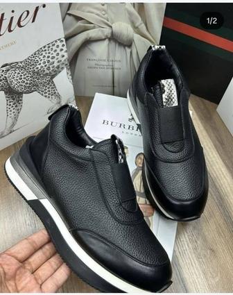 Продам кроссовки