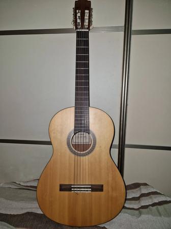 Продам гитару.