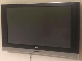 Плазменный телевизор LG 42PC3RV с кронштейном