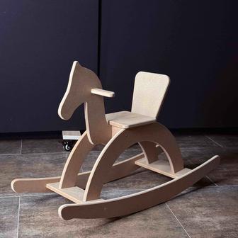 Продам деревянную лошадку