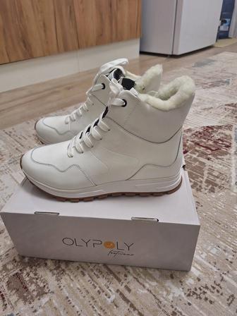 Продам новые зимние белые кроссовки фирма OLYPOLY размер 41