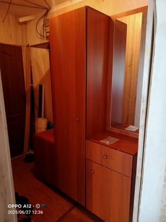 Продам шкаф в прихожую.