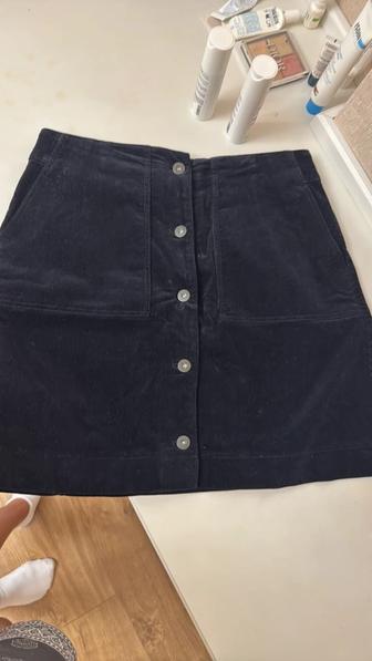 Продам женскую вельветовцю юбку от юникло