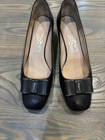 Туфли Salvatore Ferregamo темно синие, размер 39