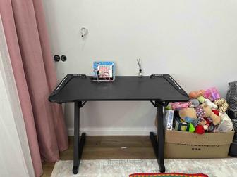 Продам компьютерный стол