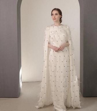 Вечернее платье Malli с перьями