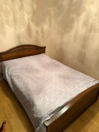 Продам двуспальную кровать