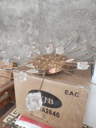 Продам люстру