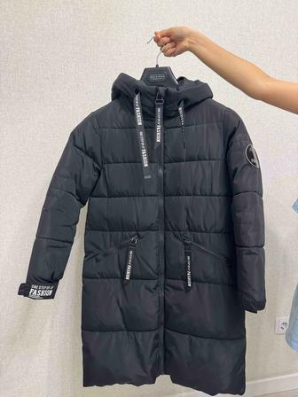 Продам пуховик на девочку 146 см