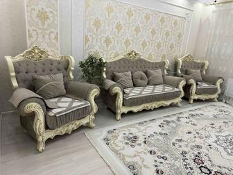 Диван с двумя креслами