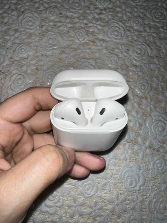 Продам наушники Airpods 1