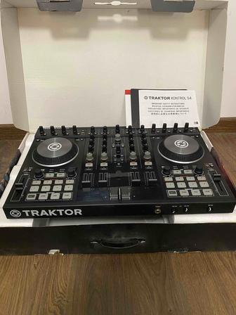 DJ контроллер Native Instruments Traktor S4 MK2