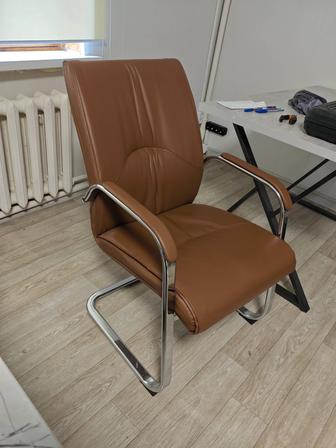 Кресла офисные в отличном состоянии 2 штуки