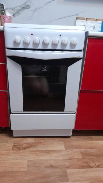 Электрическая 4-х конфорочная плита Indesit,ОТС