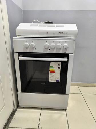 Продам электроплиту с духовкой и вытяжкой