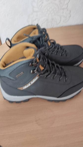 Продаю ботинки хорошие качества серого цвета 39размер с мехом