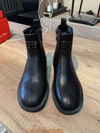 Продаются новые кожаные демисезонные ботинки.