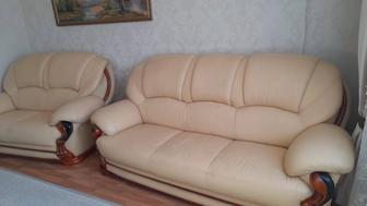 Продам мягкую мебель для гостиной или офиса, два кожаных дивана в хорошем с