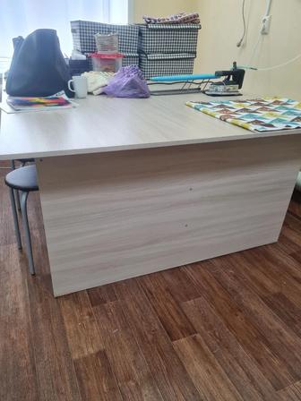 Стол с размером 200х150 см