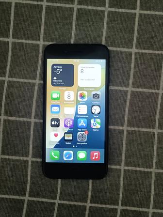Продаю iphone (айфон) se 2020
