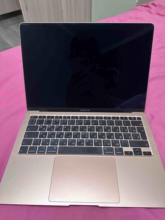 Продам MacBook Air 13 (Retina, 2020)