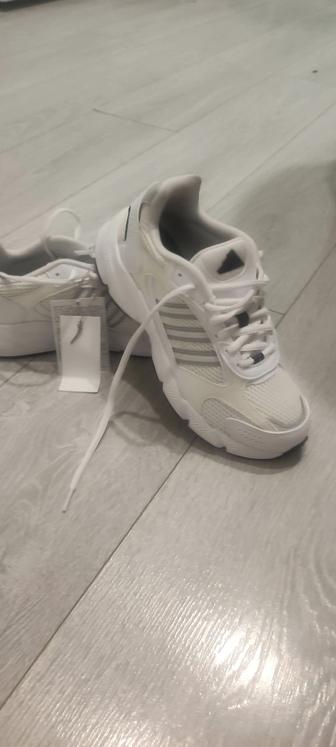 Продам кроссовки