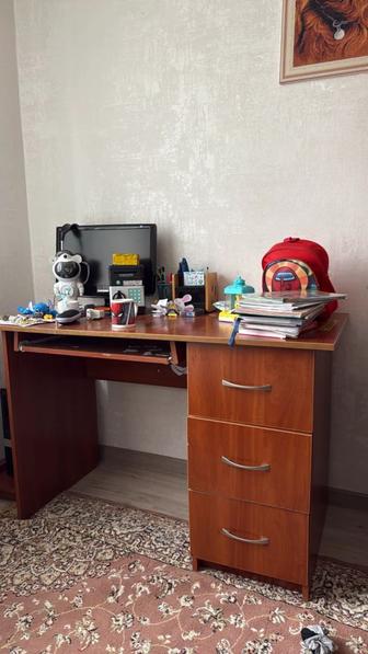 Продам компьютерный стол