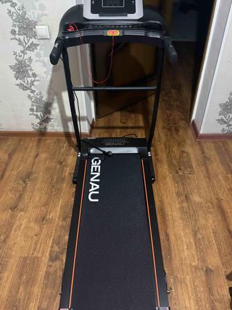 Продам беговую дорожку GENAU