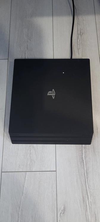 Продам ps4 с играми и джойстиками