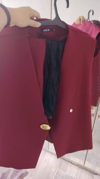 Продам костьюм яркие